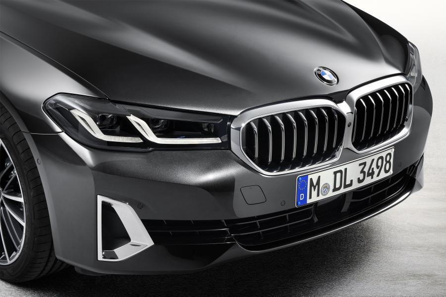 Детали экстерьера BMW 530i Touring Luxury Line (G31) 2020 года  (WW) (фото 28 из 73)